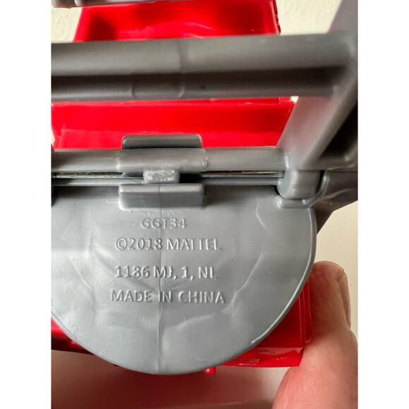 Fisher-Price Little People Fire Truck with Firefighter Figure 2019 - Picture 9 of 11